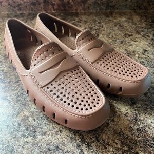 New men’s floafers brown size 11